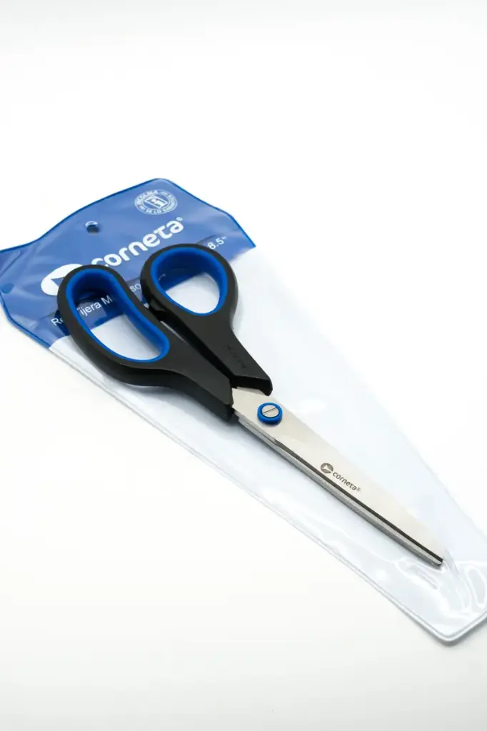 Tijera Incolma Multiusos Mango Plastico 8.5mm XUnidad 