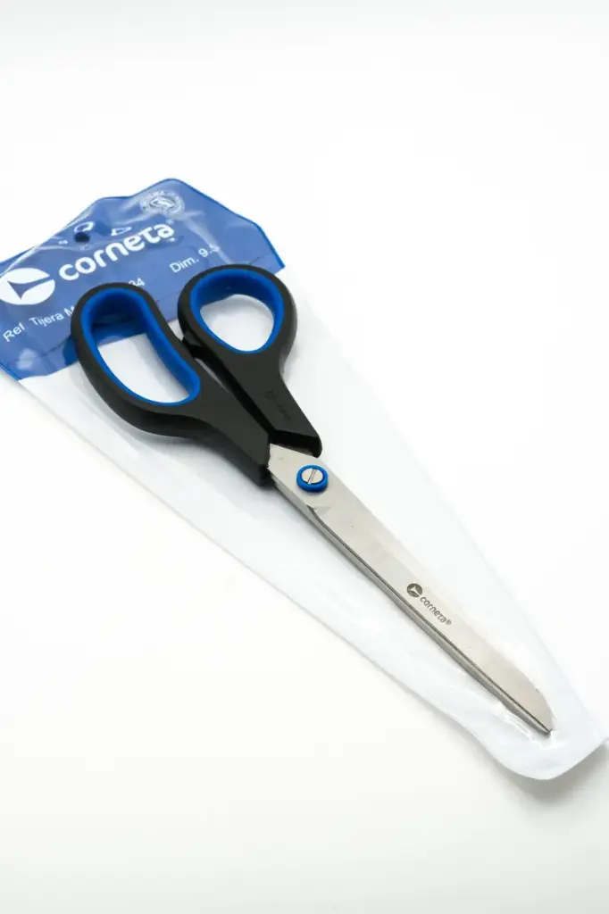 Tijera Incolma Multiusos Mango Plastico 9.5mm XUnidad