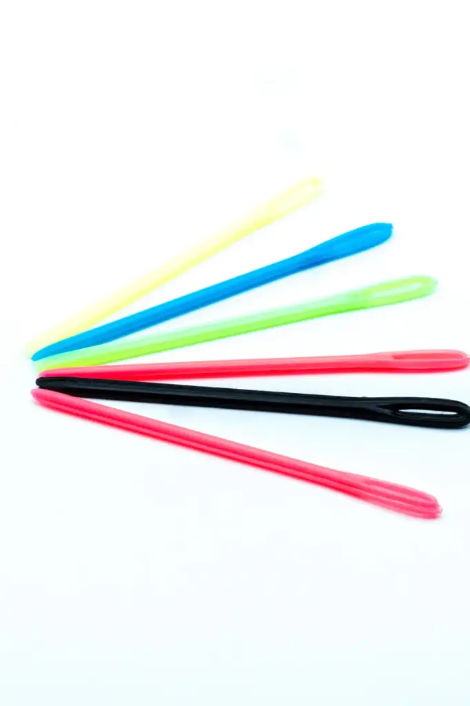 Aguja Plastica Punta Roma Pequeña X 50 Unidades